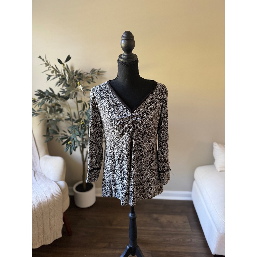 Motherhood Maternity Black White Scroll Print V-Neck Empire Waist Blouse Medium